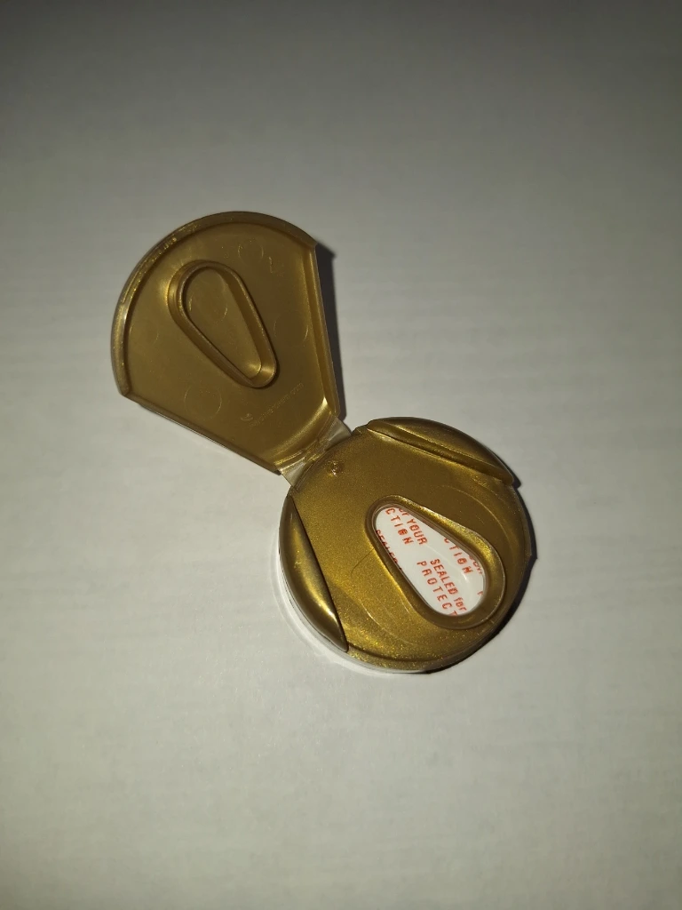 Cap – 38mm Plastic Flip Top (Gold)
